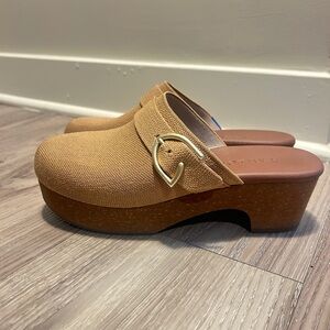 New! Rothy's Tan Mules with Gold Accent NWT brown tan clogs heel